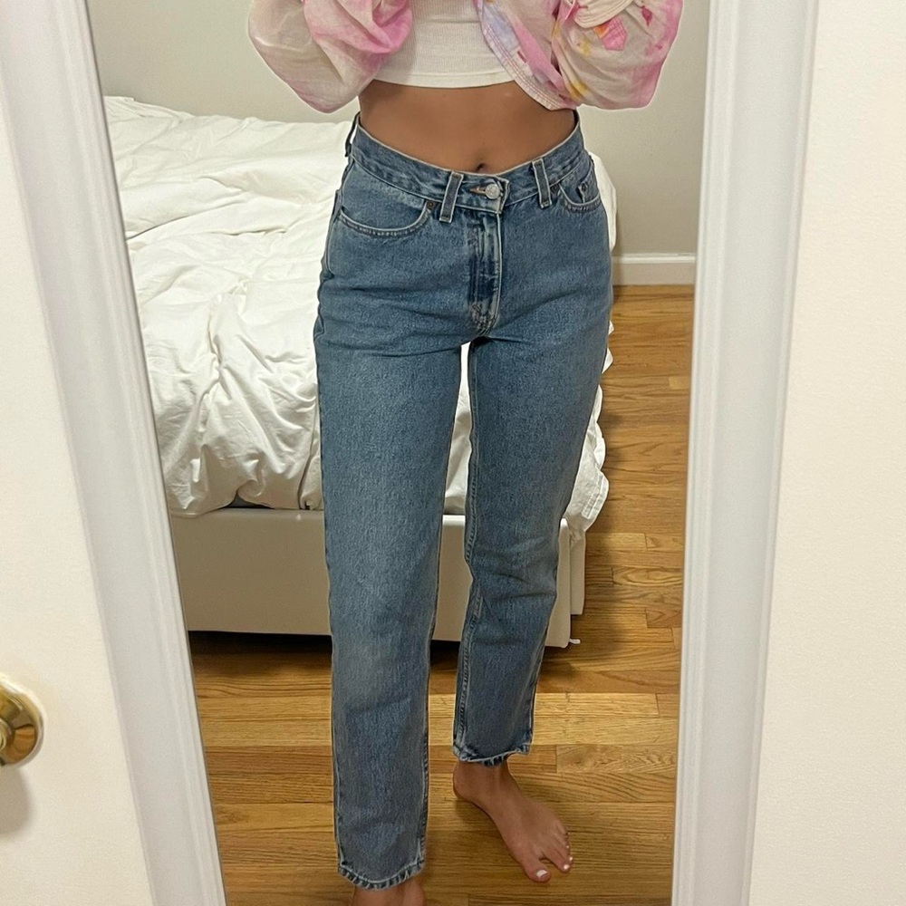 Vintage High Waisted Straight Leg Levi’s - Sz 4